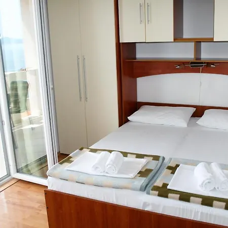 Apartment By The Sea Pisak, Omis - 1014 Pisak
