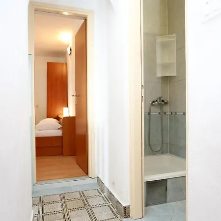 Apartment By The Sea Pisak, Omis - 1014 Pisak