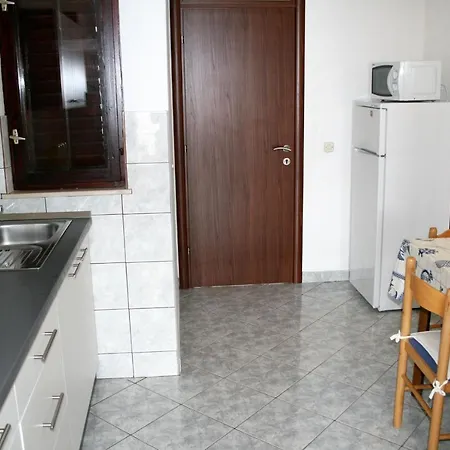 Apartment By The Sea Pisak, Omis - 1014 *