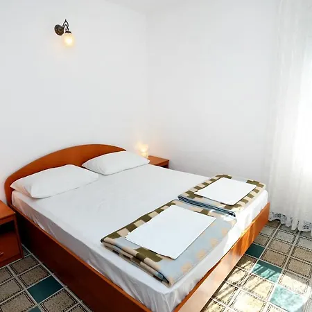 Apartment By The Sea Pisak, Omis - 1014 Pisak