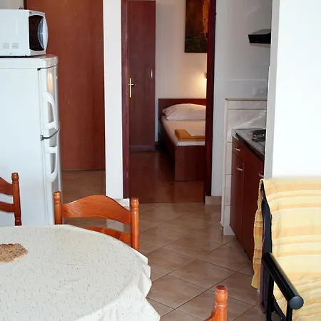 Apartment By The Sea Pisak, Omis - 1014
